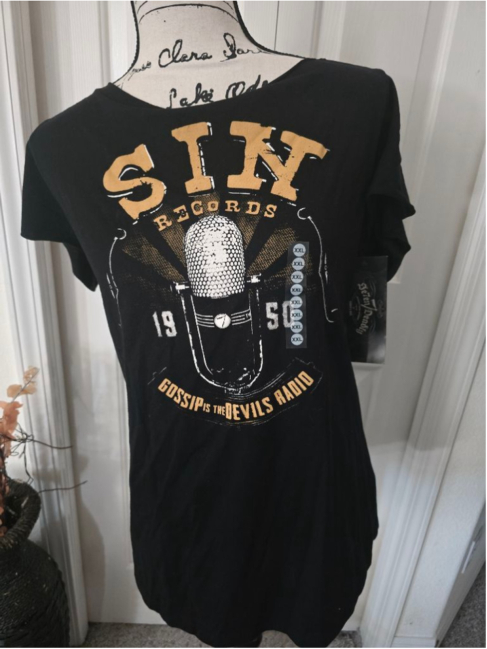 Se7en Deadly Sins Off Shoulder Top Size XXL NWT